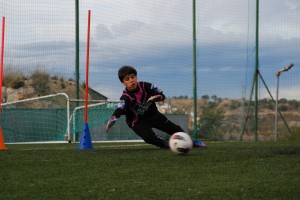 Pablo Lajarin intentando blocar el balón