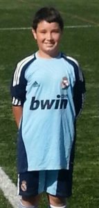 Álvaro Rodríguez con la camiseta del Real Madrid CF