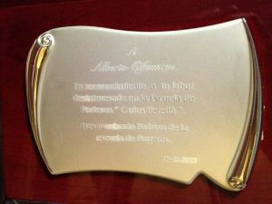 Placa conmemorativa de Alberto Cifuentes, padrino de la Escuela de Porteros